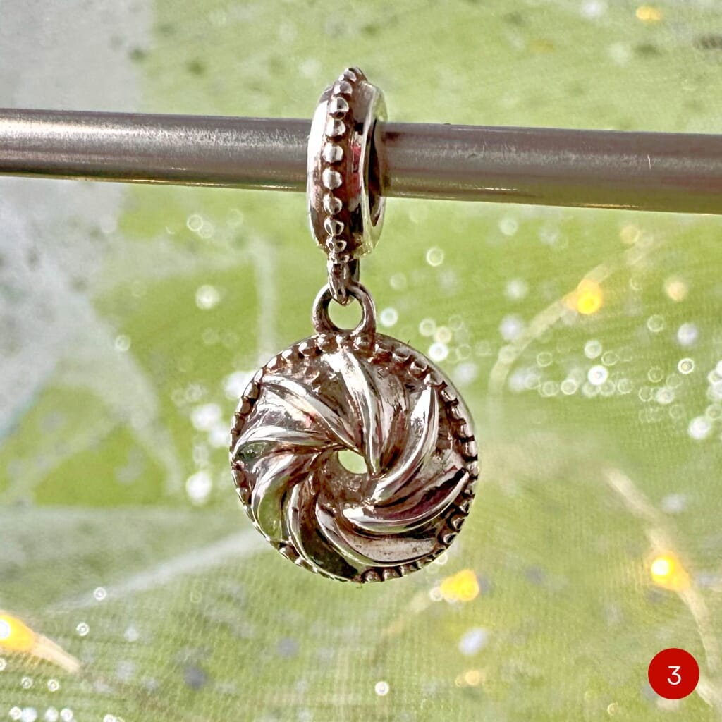 ​Adorable sterling silver Chamilia BUNDT PAN dangle-charm for Christmas baking fans. 